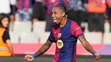 BARCELONA , 31/08/2024.- El delantero brasileño del Barcelona Raphinha celebra el tercer gol de su equipo, obra de Jules Koundé, durante el partido de LaLiga ante el Real Valladolid que se disputa este sábado en el estadio Olímpico Lluis Companys de Barcelona. EFE/ Alejandro Garcia