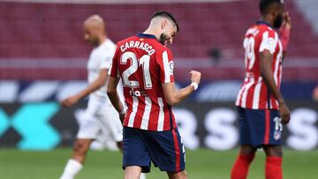 Yannick Carrasco celebra su gol al Huesca.