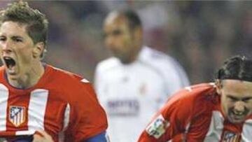 <B>ADIÓS AL MALEFICIO.</B> Torres marcó su primer gol a Casilllas.