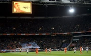 Holanda homenajeó a Cruyff.