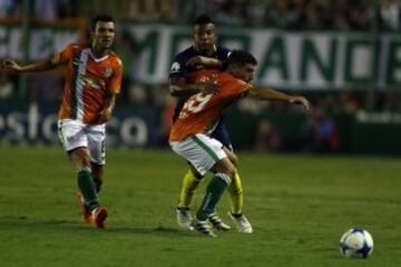 Buenos Aires 11 Marzo 2017
Banfield vs Boca por la fecha 15 del Torneo de la Independencia del Futbol Argentino, en el Estadio Florencio Sola, Banfield.
 Frank Fabra de Boca Juniors\ y   Eric Remedi \'a0de Banfield\
Foto Ortiz Gustavo