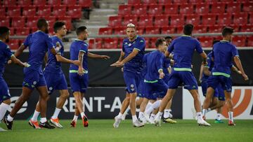Los jugadores del Betis, entrenando en las vísperas del partido contra el Olympiacos.