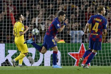 1-0. Luis Suárez celebró el primer gol.