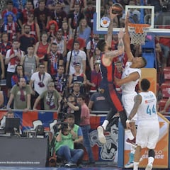 Carroll resucita al Madrid y le da una victoria de campeonato