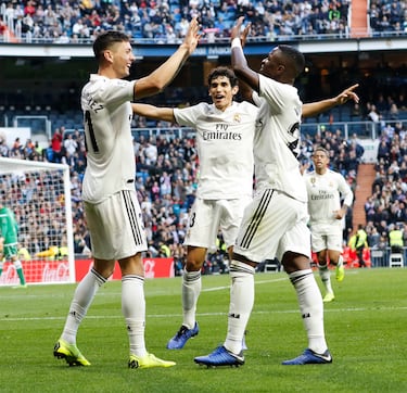 Ante el Melilla en Copa del Rey, Javi Sánchez, Vinicius y Vallejo celebran el 3-0.