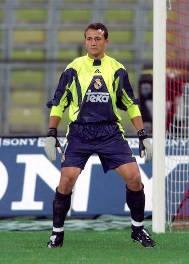 Portero del Real Madrid durante cuatro temporadas de 2000 a 2005 y del Valencia de 2008 a 2011.