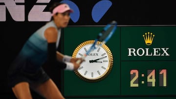 Muguruza, tras acabar a las 3 de la mañana: "Me voy a desayunar"