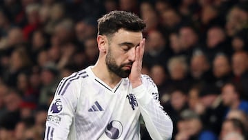 Soccer Football - Premier League - AFC Bournemouth v Manchester United - Vitality Stadium, Bournemouth, Britain - March 20, 2026 Manchester United's Bruno Fernandes reacts REUTERS/Hannah Mckay EDITORIAL USE ONLY. NO USE WITH UNAUTHORIZED AUDIO, VIDEO, DATA, FIXTURE LISTS, CLUB/LEAGUE LOGOS OR 'LIVE' SERVICES. ONLINE IN-MATCH USE LIMITED TO 120 IMAGES, NO VIDEO EMULATION. NO USE IN BETTING, GAMES OR SINGLE CLUB/LEAGUE/PLAYER PUBLICATIONS. PLEASE CONTACT YOUR ACCOUNT REPRESENTATIVE FOR FURTHER DETAILS..