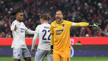 Hoffenheim's German goalkeeper #01 Oliver Baumann (R) reacts during the German first division Bundesliga football match between FC Bayern Munich and TSG Hoffenheim in Munich on January 15, 2025. (Photo by Alexandra BEIER / AFP) / DFL REGULATIONS PROHIBIT ANY USE OF PHOTOGRAPHS AS IMAGE SEQUENCES AND/OR QUASI-VIDEO