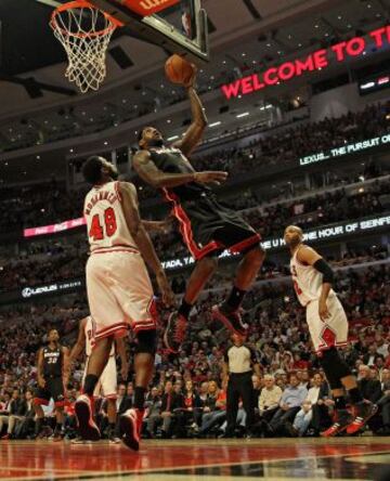 Bulls 65 - Heat 88 (1-3). LeBron James.