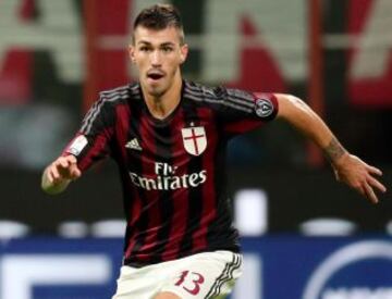 Alessio Romagnoli pasó de Roman a Milan por 25 millones de euros, estando avaluado en 12.7 millones. Es decir, 12.3 millones de más.