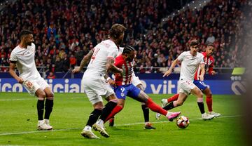 1-0. Ángel Correa se interna por la línea de fondo, asiste al delantero neerlandés que con su pie izquierdo empuja el balón al fondo de la portería de Orjan Haskjold.