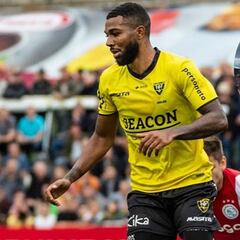 Jerome Sinclair: de ser el más joven en debutar con el Liverpool a vender pollo frito