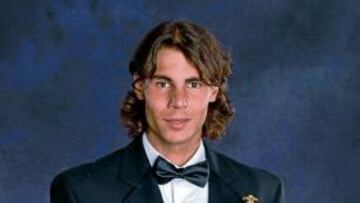 <b>CAMPEÓN DEL MUNDO. </b>Nadal, y la Challenge Cup de Wimbledon. Ahí se lee 'Champion of the World'.'