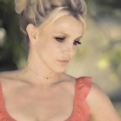 Britney Spears se recupera haciendo yoga en bikini