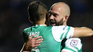 Los jugadores del Cosmos celebran el gol de Arango. 