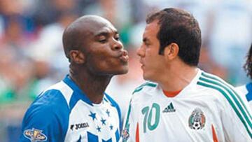 Ir a jugar a Centroamérica siempre será complicado para México. El Cuau fue provocado por el hondureño Samuel Caballero, el mexicano soltó un codazo y se expulsado