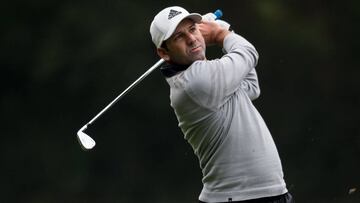 El español Sergio García golpea una bola durante el Abierto de Hong Kong.