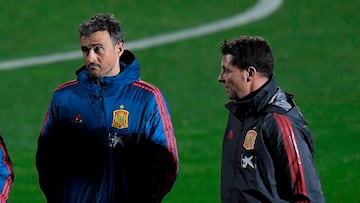 12/11/18 ENTRENAMIENTO EN LA CIUDAD DEL FUTBOL DE LAS ROZAS SELECCION ESPAÑOLA ESPAÑA 
LUIS ENRIQUE Y EQUIPO TECNICO 
ROBERTO MORENO JOAQUIN VALDES Y JESUS CASAS