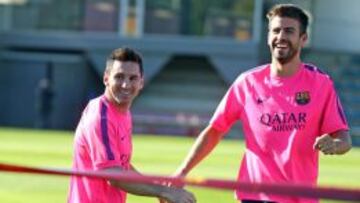 Messi y Piqu&eacute;, durante un entrenamiento del Barcelona.