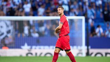 BARCELONA, SPAIN - AUGUST 19: Florian Lejeune of Rayo Vallecano leaves the pitch after being shown a red card during the LaLiga Santander match between RCD Espanyol and Rayo Vallecano at RCDE Stadium on August 19, 2022 in Barcelona, Spain. (Photo by Alex Caparros/Getty Images)