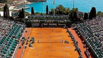 <b>UN 'RING' PRINCIPESCO. </b>La pista central del principesco Monte-Carlo Country Club será hoy un 'ring' de arena en otro combate de los jefes del tenis mundial: Nadal y Federer.