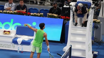 Tennis - Qatar Open - Khalifa International Tennis and Squash complex, Doha, Qatar - February 19, 2026 Spain's Carlos Alcaraz speaks to the umpire during his quarterfinal match against Russia's Karen Khachanov REUTERS/Mohammed Salem