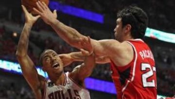 <b>MVP. </b>Rose lanza ante Pachulia.