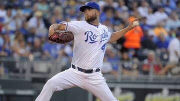 KANSAS CITY, MO - JULY 27: Danny Duffy #41 of the Kansas City Royals throws in the first inning against the Los Angeles Angels of Anaheim at Kauffman Stadium on July 27, 2016 in Kansas City, Missouri. Ed Zurga/Getty Images/AFP
== FOR NEWSPAPERS, INTERNET, TELCOS & TELEVISION USE ONLY ==