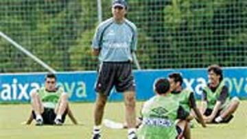 <B>SEGURO</B>. Lotina está convencido de que a su equipo no le pesará el domingo la presión ni la ansiedad por conseguir la clasificación para la Liga de Campeones y enfrentarse al actual líder del campeonato español. Sólo quiere que sus jugadores disfruten del momento.