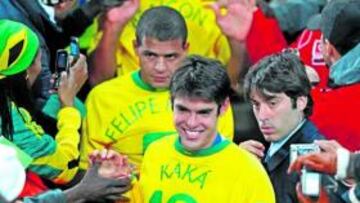 <b>GALARDONADO. </b>Kaká recibió el título de mejor jugador de la Confecup tras la final de anoche.