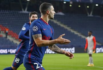 El central aprovechó una falta lateral lanzada por Yannick Carrasco y con el hombro desvió el balón hacia el fondo de la portería.