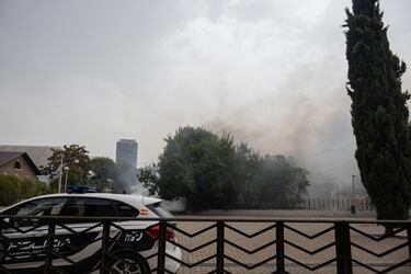 El incendio se originó en la calle Párroco Eusebio Cuenca, en una zona sin urbanizar cercana al Espacio Delicias y el Museo del Ferrocarril, en Madrid.