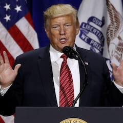 Trump bromea con bombardear Rusia con aviones con la bandera de China