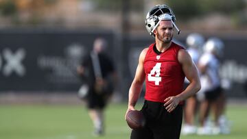 A punto de iniciar su octava temporada como profesional, Derek Carr indica que por fin se siente cómodo en la NFL ya que no busca impresionar a nadie.