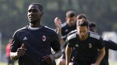 Un Milan millonario y sin resultados aparta a Zapata