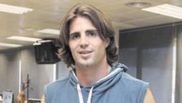 <b>EN FORMA. </b>Duque enseña la resonancia de su recuperada rodilla.