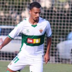 Hugo Esteban, pichichi de Tercera, llama a las puertas de Almirón