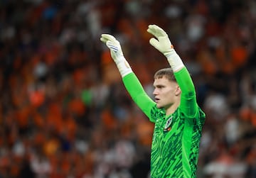 Berlin (Germany), 06/07/2024.- Bart Verbruggen en el partido de cuartos de final entre Países Bajos y Turquía que se saldó con victoria por 2-1 a favor de los neerlandeses. (Alemania, Países Bajos; Holanda, Turquía) EFE/EPA/CLEMENS BILAN
