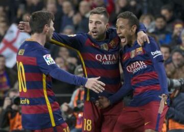 Los jugadores celebran el 4-1 de Neymar. 