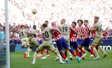 El delantero francés anota de cabeza el 1-0 para el Atlético de Madrid. 