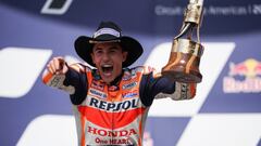 Marc M&aacute;rquez celebra en el podio su victoria en el GP de las Am&eacute;ricas.