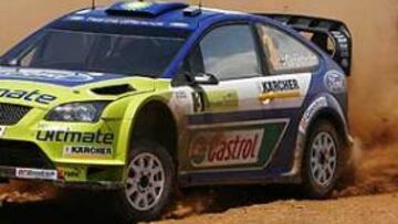 <b>LÍDER SOBRE LA ARENA</b> Marcus Gronholm sigue primero de momento sobre las pistas de Grecia, pero Sebastien Loeb, le sigue muy de cerca.