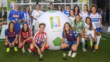 Representantes de los clubes de la Primera Iberdrola posan durante la presentaci&oacute;n de la competici&oacute;n. 