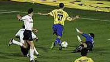 <B>ESTE NO FUE</B>. Y Jorge lo marcó. El otro penalti sí lo fue y Lainez metió la mano. Se hizo justicia.