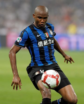 El jugador camerun¨¦s visti¨® la camiseta del Inter de Mil¨¢n desde el 2009 hasta el 2011.