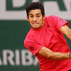 Garín celebra en el debut y avanza en Roland Garros