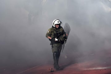 Batalla campal antes de la final de la Copa de Grecia