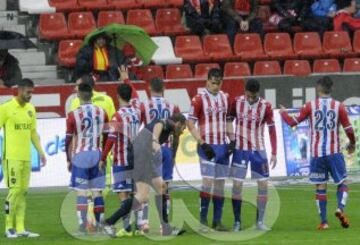 Partido Sporting - Levante; López melero señalando la barrera