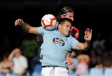Maxi Gomez con Filipe Luis
